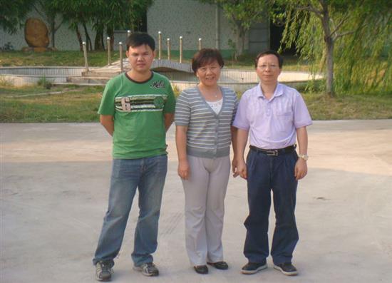 德國膠王優(yōu)沃德（中國）粘膠劑有限公司聶志勤總經(jīng)理和技術經(jīng)理朱工到三水工廠考察和指導工作
